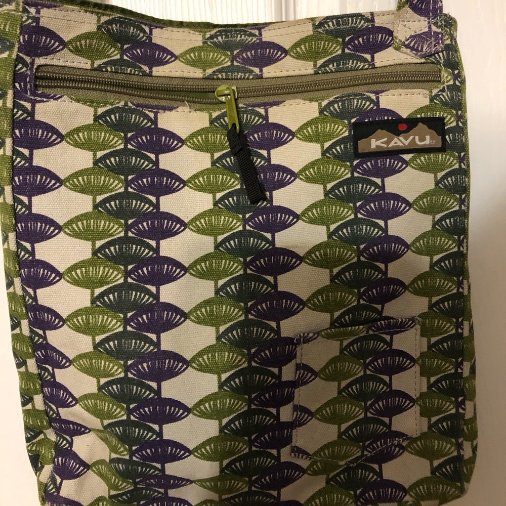 Very cute KAVU crossbody bag. Perfect condition.